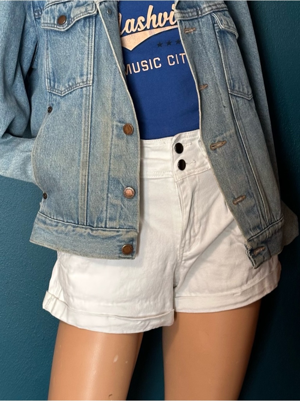 High Waisted Pleated White Denim Shorts with Wide Waistband‎